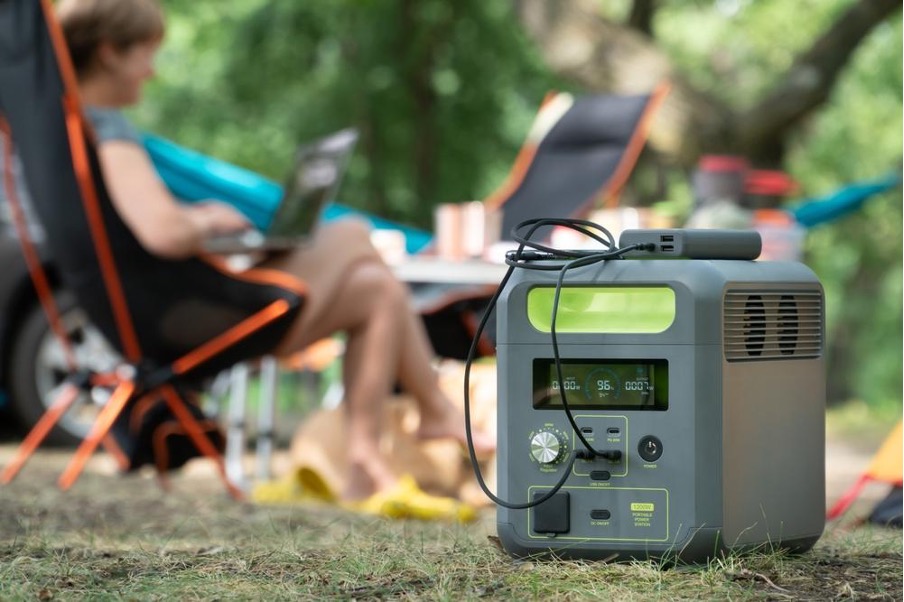 キャンプで活躍するポータブル電源