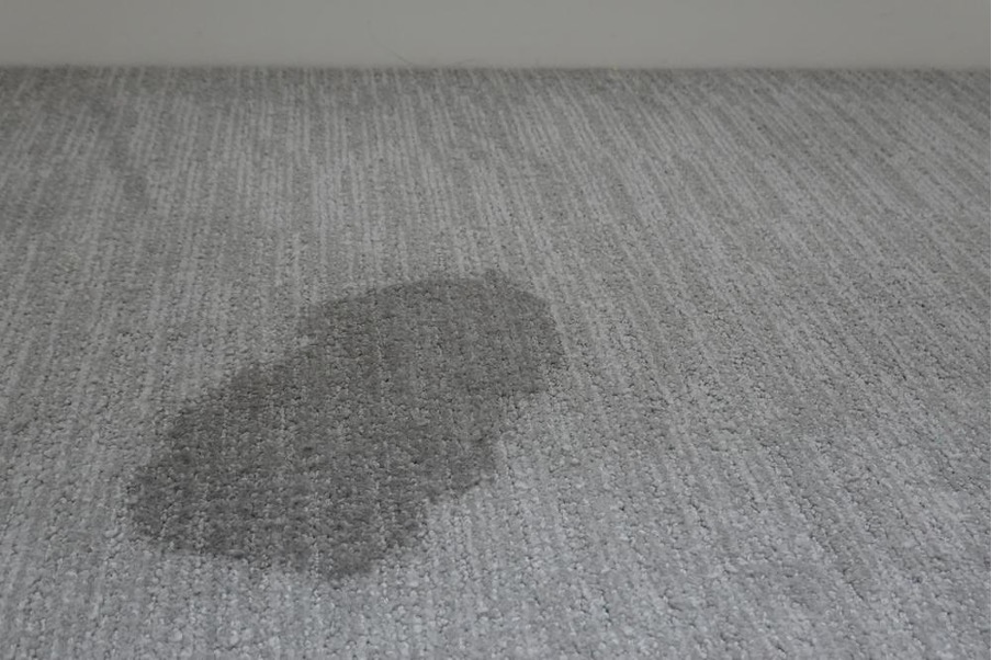 灯油がこぼれたカーペット