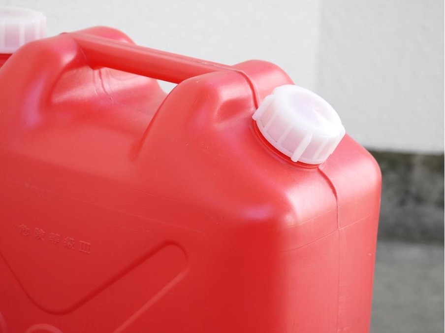 灯油用ポリタンクの接写