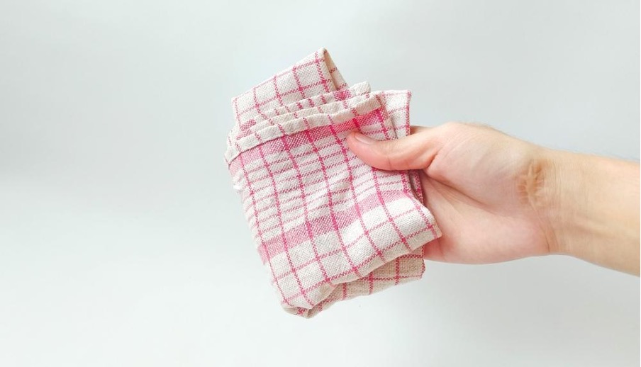 タオルを持つ人