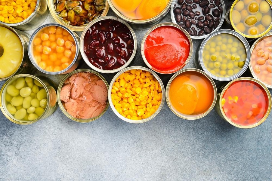 いろいろな種類の缶詰