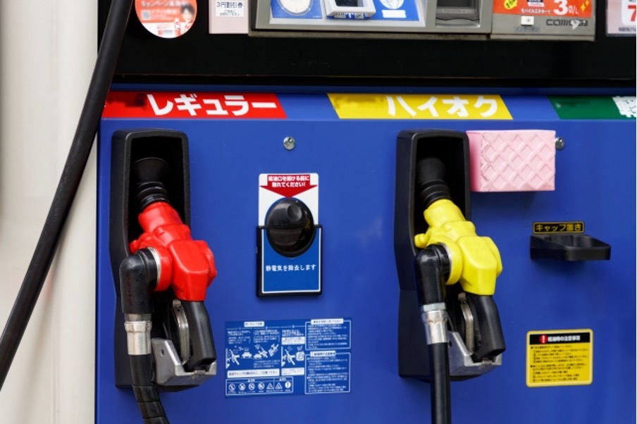 レギュラーとハイオクの給油ノズル